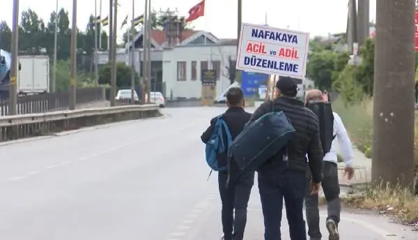 ANADOLU ADLİYESİ ÖNÜNDE SÜRESİZ NAFAKA EYLEMİ ANADOLU ADLİYESİ ÖNÜNDE SÜRESİZ NAFAKA EYLEMİ