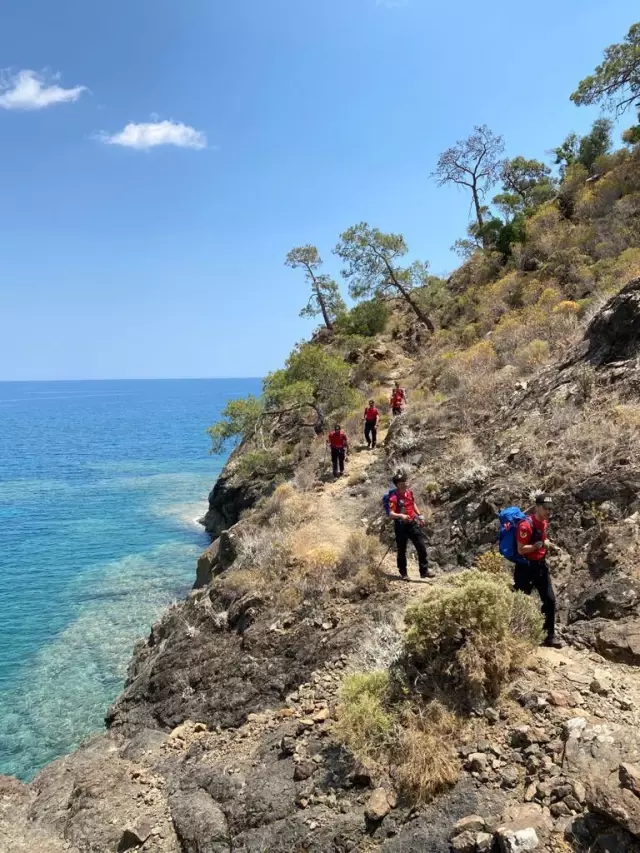 Antalya'da fotoğraf çekmek için gittiği dağlık bölgede kaybolan kişiyi arama çalışmaları sürüyor