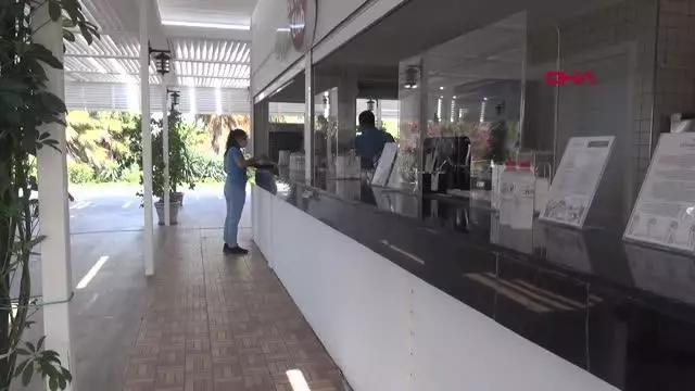 ANTALYA SEZON AÇILIŞI YAPILAN OTELİN İMARA AYKIRI BÖLÜMÜNDE YIKIM