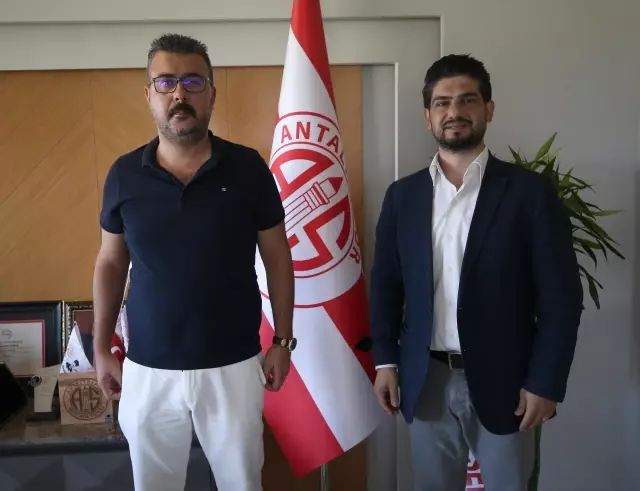 Antalyaspor 4 futbolcu ile yollarını ayırdı Antalyaspor 4 futbolcu ile yollarını ayırdı