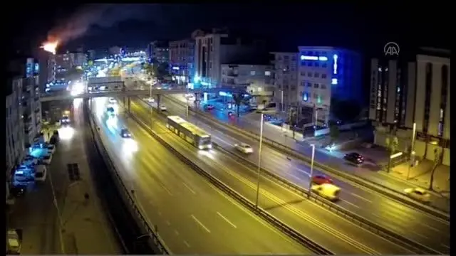 Avcılar'da metruk binada çıkan yangın söndürüldü Avcılar'da metruk binada çıkan yangın söndürüldü