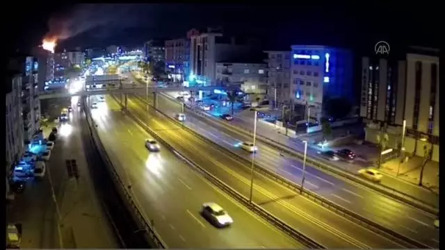Avcılar'da metruk binada çıkan yangın söndürüldü Avcılar'da metruk binada çıkan yangın söndürüldü