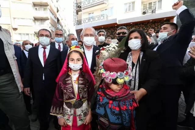 CHP Genel Başkanı Kılıçdaroğlu, Aydın'da çilek hasadına katıldı
