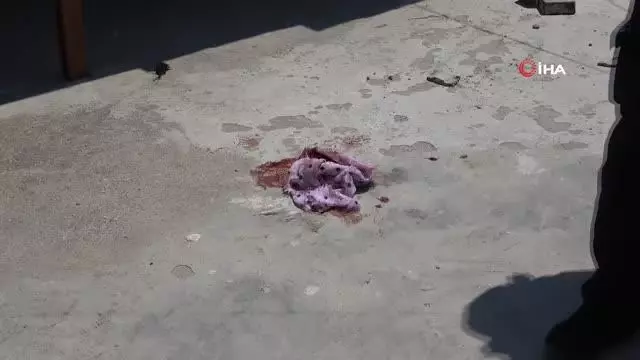 Damdaki lastiği almak isterken yere çakılıp ağır yaralandı Damdaki lastiği almak isterken yere çakılıp ağır yaralandı