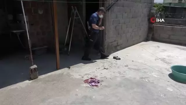 Damdaki lastiği almak isterken yere çakılıp ağır yaralandı Damdaki lastiği almak isterken yere çakılıp ağır yaralandı