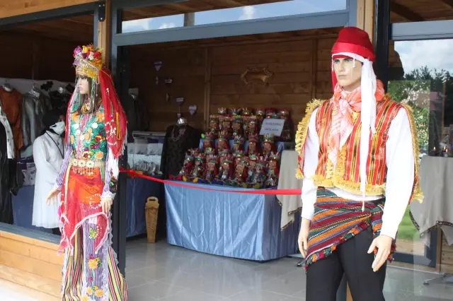 AFYONKARAHİSAR - Dinar'da halk eğitim merkezinin yıl sonu sergisi açıldı AFYONKARAHİSAR - Dinar'da halk eğitim merkezinin yıl sonu sergisi açıldı