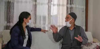 Ahmet Gündoğdu: Diyarbakır'da Kürtçe öğrenen Kaymakam vatandaşları aşı olmaya ikna ediyor Ahmet Gündoğdu: Diyarbakır'da Kürtçe öğrenen Kaymakam vatandaşları aşı olmaya ikna ediyor