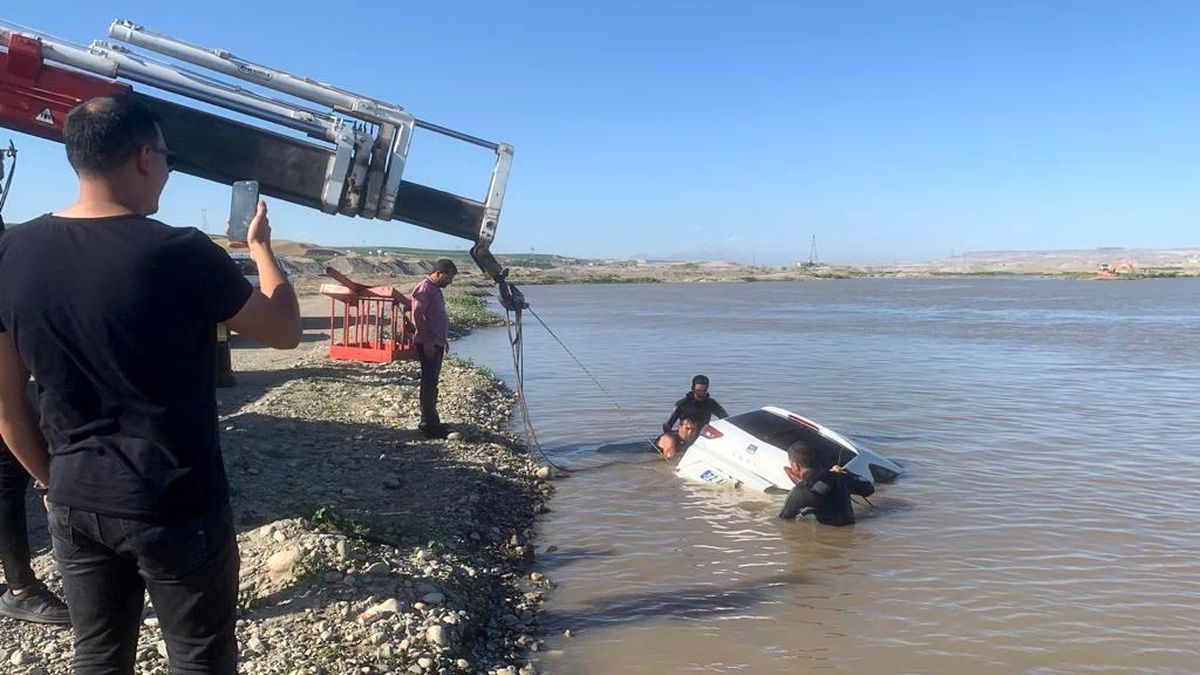 Dur ihtarına uymayan araç Batman Çayına uçtu, aracın içinden 100 kilo uyuşturucu çıktı