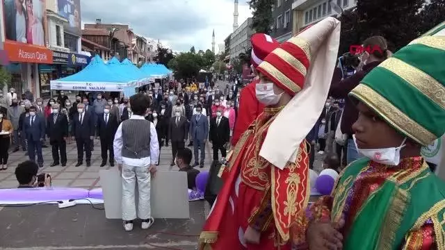 EDİRNE KURSİYERLERİN ÜRÜNLERİ 'EMEĞİM KAZANIYOR' PROJESİ İLE PAZARLANIYOR EDİRNE KURSİYERLERİN ÜRÜNLERİ 'EMEĞİM KAZANIYOR' PROJESİ İLE PAZARLANIYOR