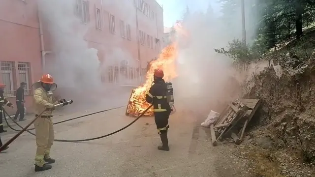 Eğirdir'de hasta tahliyesi tatbikatı gerçeği aratmadı Eğirdir'de hasta tahliyesi tatbikatı gerçeği aratmadı