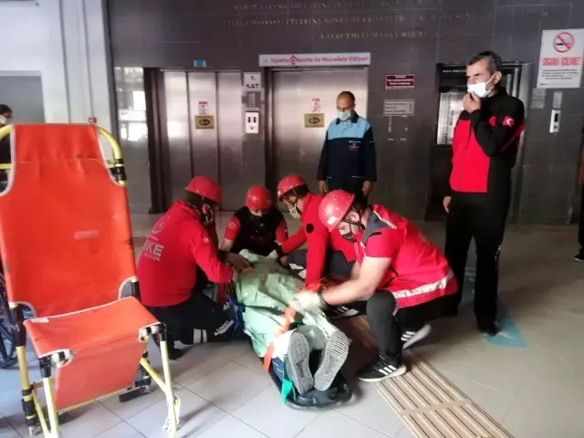 Eğirdir'de hasta tahliyesi tatbikatı gerçeği aratmadı