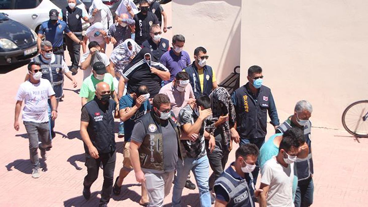 Emniyetin 'Sezon 1' başarısı! İş vaadiyle kandırdıkları kadınları fuhuşa zorlayan çete çökertildi