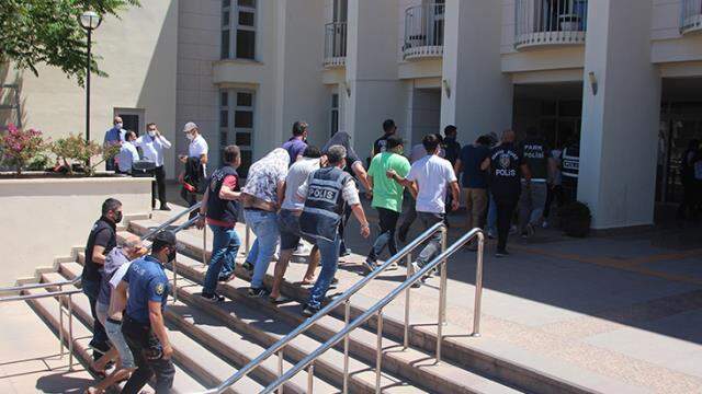 Emniyetin 'Sezon 1' başarısı! İş vaadiyle kandırdıkları kadınları fuhuşa zorlayan çete çökertildi