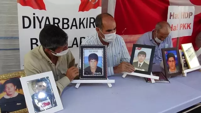 Evlat nöbetindeki aileler çocuklarını HDP'den istiyor Evlat nöbetindeki aileler çocuklarını HDP'den istiyor