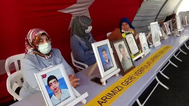 Evlat nöbetindeki aileler çocuklarını HDP'den istiyor Evlat nöbetindeki aileler çocuklarını HDP'den istiyor