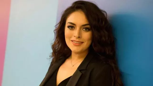Ezgi Mola'ya destek veren ünlüler hakkında suç duyurusunda bulunulunca sosyal medya ayağa kalktı Ezgi Mola'ya destek veren ünlüler hakkında suç duyurusunda bulunulunca sosyal medya ayağa kalktı