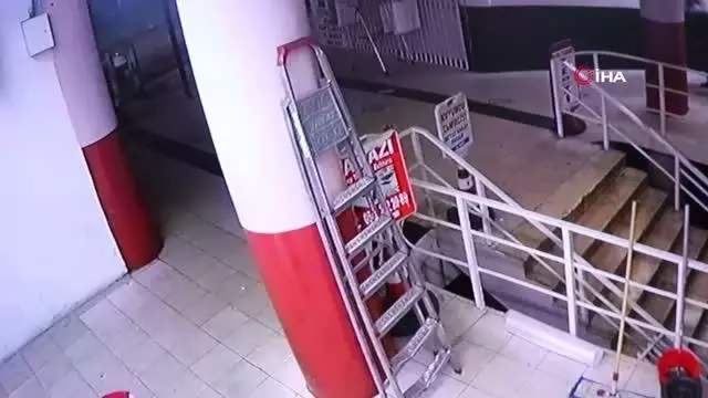 fonu begenmeyince berber kalfasini ve arkadas 2 14177261 o