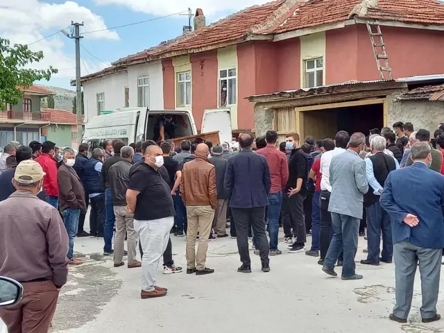 Göçük altında vefat eden kardeş son yolculuğuna uğurlandı Göçük altında vefat eden kardeş son yolculuğuna uğurlandı