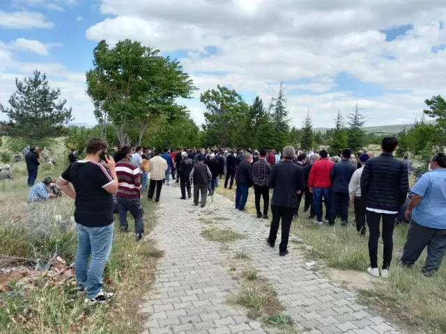 Göçük altında vefat eden kardeş son yolculuğuna uğurlandı