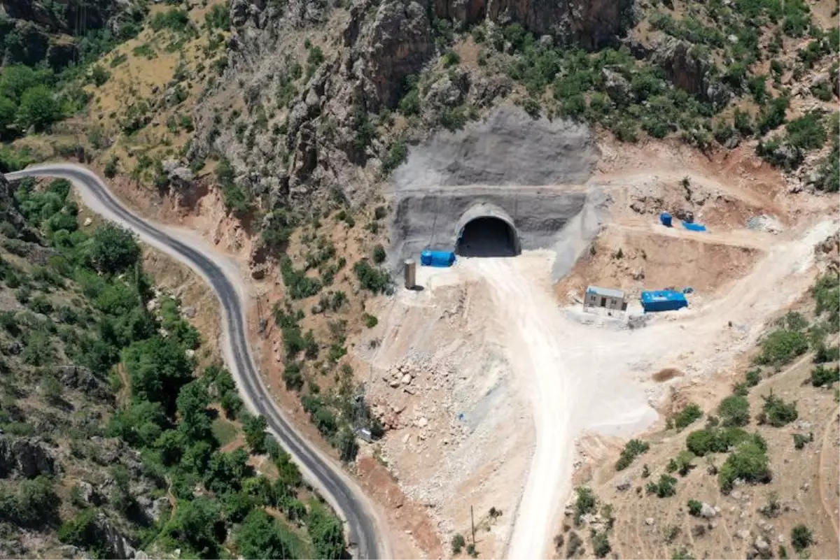 Huzurun Tesis Edildiği Siirt ve Şırnak'ta Dağlarda Açılan Tünellerle Ulaşım Kolaylaşacak