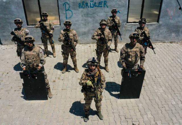 İlk kadın Jandarma Komando Astsubay Çavuş Su Yıldız, verilecek kritik görevleri bekliyor