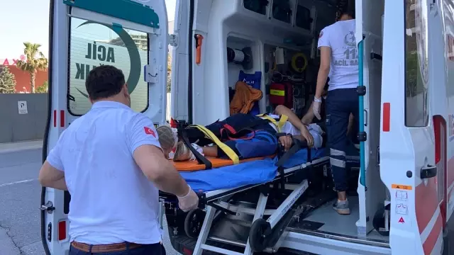 Son dakika haberi: İstanbul'da ters yönden gelen motorla aracın çarpıştığı anlar kamerada Son dakika haberi: İstanbul'da ters yönden gelen motorla aracın çarpıştığı anlar kamerada