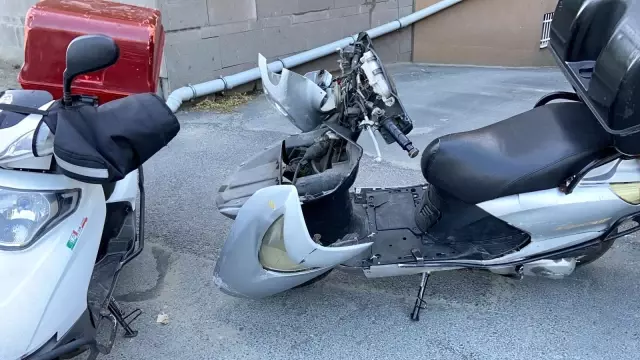 Son dakika haberi: İstanbul'da ters yönden gelen motorla aracın çarpıştığı anlar kamerada Son dakika haberi: İstanbul'da ters yönden gelen motorla aracın çarpıştığı anlar kamerada