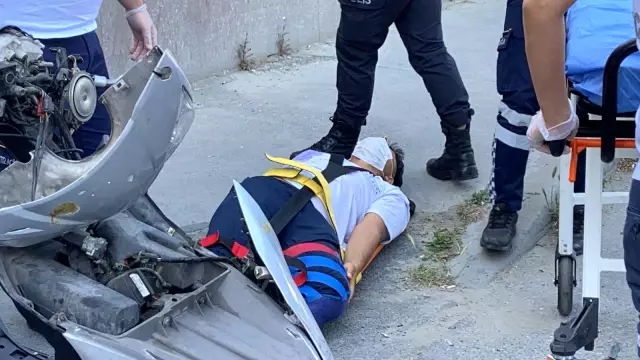 Son dakika haberi: İstanbul'da ters yönden gelen motorla aracın çarpıştığı anlar kamerada Son dakika haberi: İstanbul'da ters yönden gelen motorla aracın çarpıştığı anlar kamerada