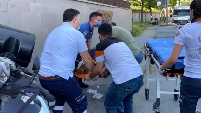 Son dakika haberi: İstanbul'da ters yönden gelen motorla aracın çarpıştığı anlar kamerada Son dakika haberi: İstanbul'da ters yönden gelen motorla aracın çarpıştığı anlar kamerada