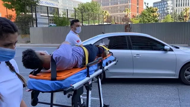 Son dakika haberi: İstanbul'da ters yönden gelen motorla aracın çarpıştığı anlar kamerada Son dakika haberi: İstanbul'da ters yönden gelen motorla aracın çarpıştığı anlar kamerada