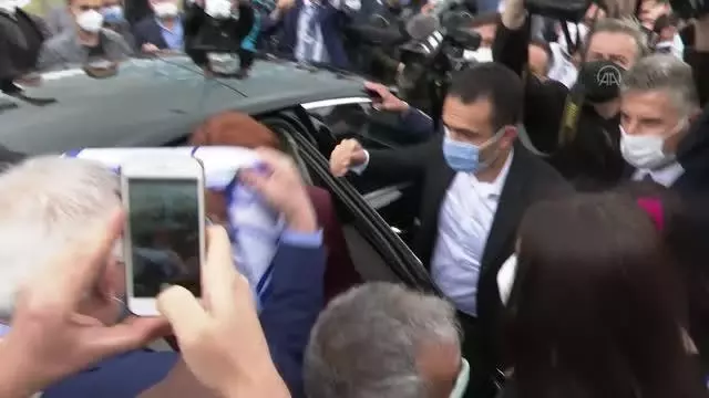 İYİ Parti Genel Başkanı Akşener, esnaf ziyaretinde bulundu (2)