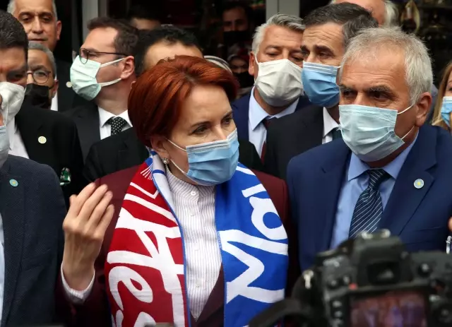 İYİ Parti Genel Başkanı Akşener, esnaf ziyaretinde bulundu (2)