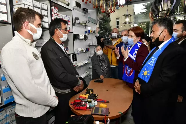 İYİ Parti Genel Başkanı Akşener, esnaf ziyaretinde bulundu (2)