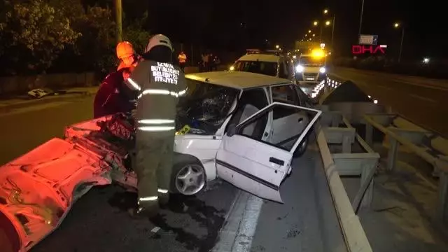 İzmir'de trafik kazası: 1'i ağır 3 yaralı İzmir'de trafik kazası: 1'i ağır 3 yaralı