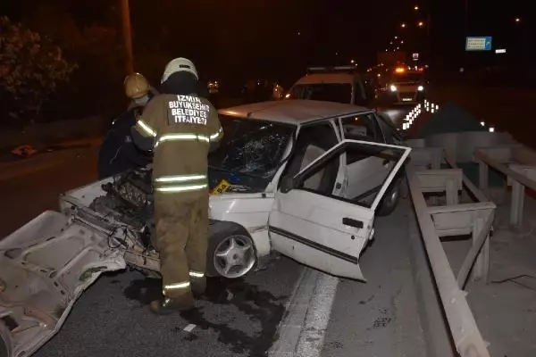 İzmir'de trafik kazası: 1'i ağır 3 yaralı İzmir'de trafik kazası: 1'i ağır 3 yaralı