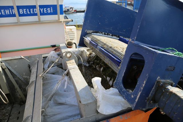 izmit korfezi nden 2 ayda 150 ton deniz salya 4 14175801 o