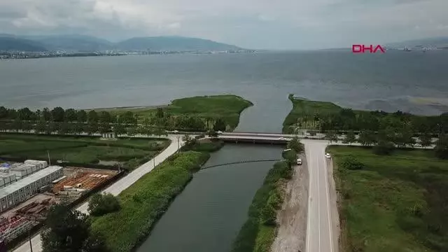 KOCAELİ İZMİT KÖRFEZİ'NE DÖKÜLEN DERELERDE BARİYERLİ ÖNLEM