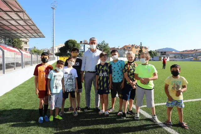 Ünlü futbolcular Marmaris'te buluştu Ünlü futbolcular Marmaris'te buluştu