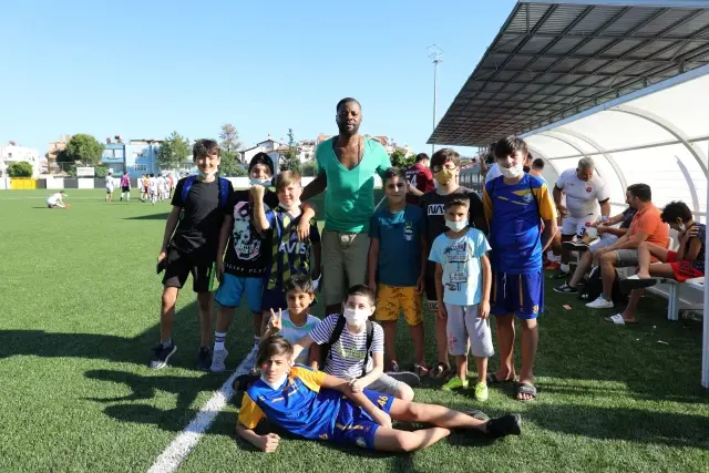 Ünlü futbolcular Marmaris'te buluştu