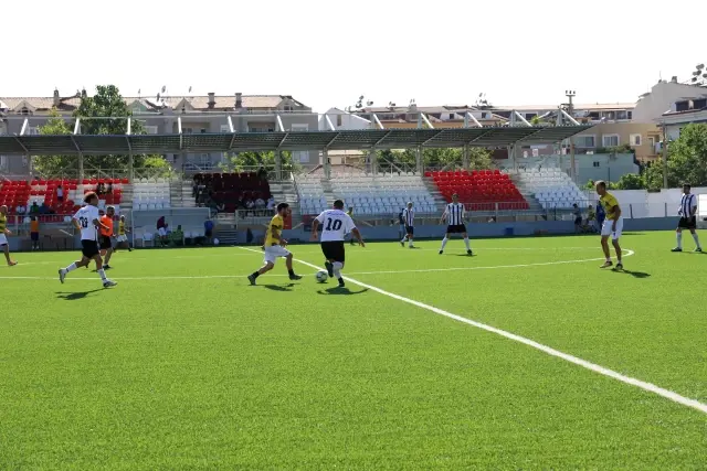 Ünlü futbolcular Marmaris'te buluştu