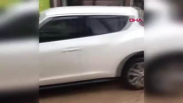 Mudanya'da sel sonrası temizlik çalışmaları sürüyor