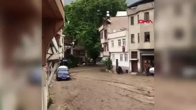 Mudanya'da sel sonrası temizlik çalışmaları sürüyor
