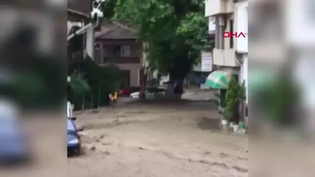 Mudanya'da sel sonrası temizlik çalışmaları sürüyor
