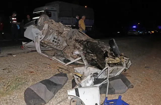 Son dakika haber... Muğla'da iki otomobil kafa kafaya çarpıştı: 1 ölü, 4 yaralı Son dakika haber... Muğla'da iki otomobil kafa kafaya çarpıştı: 1 ölü, 4 yaralı
