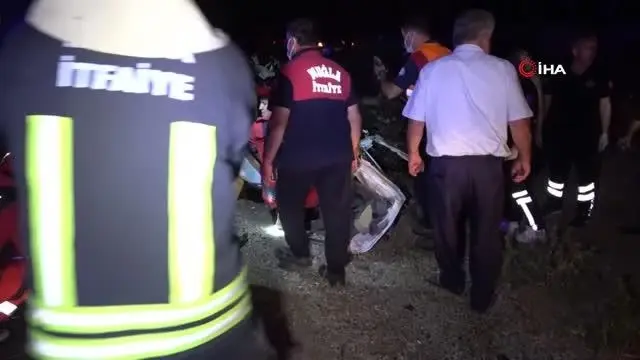 Son dakika haber... Muğla'da iki otomobil kafa kafaya çarpıştı: 1 ölü, 4 yaralı Son dakika haber... Muğla'da iki otomobil kafa kafaya çarpıştı: 1 ölü, 4 yaralı