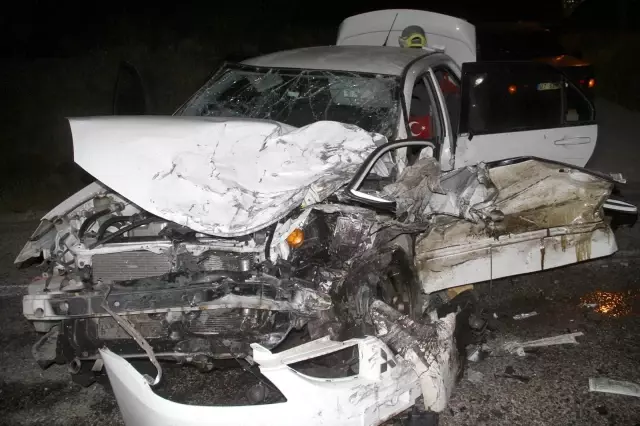 Son dakika haber... Muğla'da iki otomobil kafa kafaya çarpıştı: 1 ölü, 4 yaralı Son dakika haber... Muğla'da iki otomobil kafa kafaya çarpıştı: 1 ölü, 4 yaralı