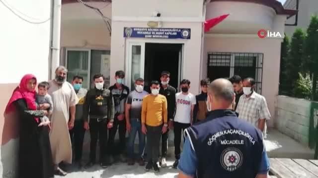 Osmaniye'de 18 düzensiz göçmen yakalandı Osmaniye'de 18 düzensiz göçmen yakalandı