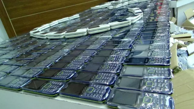 Polisten kaçak cep telefonu operasyonu: 10 binin üzerinde gümrük kaçağı telefon ele geçirildi