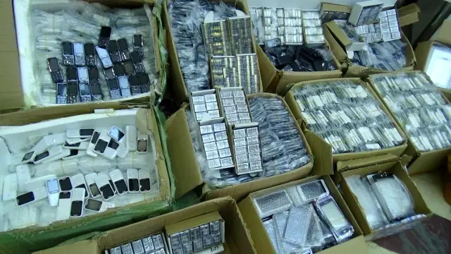 Polisten kaçak cep telefonu operasyonu: 10 binin üzerinde gümrük kaçağı telefon ele geçirildi
