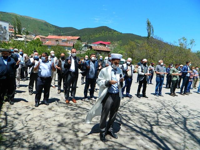 Posof'ta yağmur duası edildi kurban kesildi Posof'ta yağmur duası edildi kurban kesildi